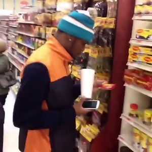 Oooh they stealing videos/Pranks. Follow my page for more!!! Lol | MightyDuck