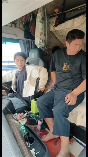 Chuyến hàng đường dài của vợ chồng nữ tài xế China #truckdriver #trucking #automobile #trucklife