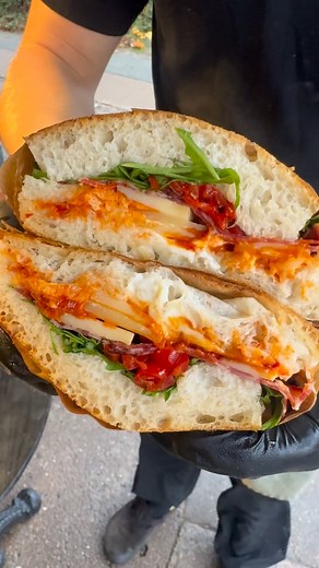 42K views · 124 reactions | Så ugens sandwich landet, få den i Valby, Østerbro eller Frederiksberg! Av den er lækker! | Helgesost | Facebook