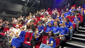 3.2K views · 34 reactions | Hlediště ve studiu se už plní. I dnes budou diváci pokládat dotazy. Česko hledá premiéra sledujte od 20:00 na CNN Prima NEWS nebo na Primě. | CNN Prima NEWS | Facebook