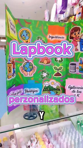 ♻️🌎 ¡Cuidar el planeta también es tarea de los más pequeños! Mira este colorido lapbook sobre el reciclaje hecho con mucho amor y creatividad 💚 Ideal para enseñar a niños qué es el reciclaje, su importancia y cómo podemos ayudar desde casa o el cole 🙌 🌱 Reduce, Reutiliza y Recicla ✨ Porque pequeñas acciones hacen grandes cambios 💬 ¿Te gustaría uno así para tus clases o tareas escolares? Escríbenos 📩 #Reciclaje #EducaciónAmbiental #Lapbook #ManualidadesEscolares #CuidemosElPlaneta #Material