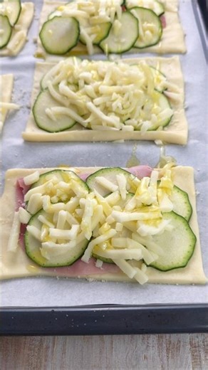 Super-quick zucchini pizzas