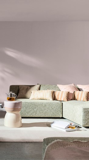 Transform your living room with Dulux Colour of the Year 2024: Sweet Embrace 🌸 This soft pink shade creates a warm, welcoming atmosphere in any room. Pair it with earthy tones like Pink Sandstone and Copper Glow for cosiness 🤎, or blend with greens and blues like Pea Shoot and Neptune Seas for tranquility 🌊. Or for a pop of colour, try Lilac Skies and Ochre Sands for a cheerful vibe 💛 Which colour would you pair Sweet Embrace with? 👀 🎨 Colour names in the comments Find out more here: http: