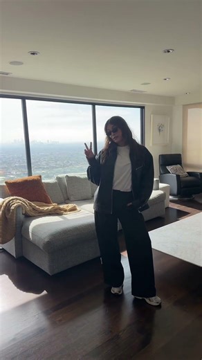 Nuestro house tour del @airbnb con la mejor vista en LA❤️‍🔥 #airbnbpartner