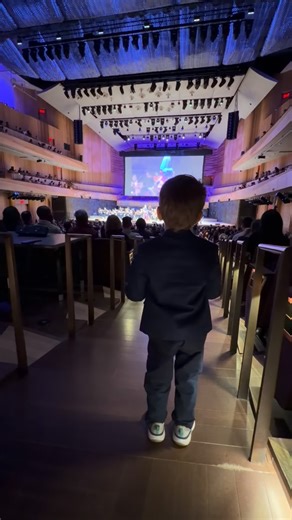 𝐑𝐚𝐜𝐡𝐞𝐥 𝐙𝐚𝐭𝐜𝐨𝐟𝐟 on Instagram: "Alfie ended up conducting the @nyphilharmonic today from the aisle of the rear orchestra at David Geffen Hall! 🎶 #youngpeoplesconcert #nyphil #mozart"