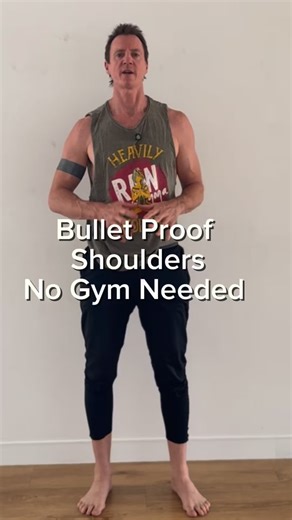 🔥 “ If You Can’t Do This, You’re not actually Strong.”🔥 Handstand wall shoulder taps expose the truth — Most people have gym strength, not real strength. If you want shoulders that don’t wobble, a core that doesn’t collapse, and a body that stays solid under pressure… this is the drill. Because you can fake a bench press. You can’t fake stability upside down. WHAT IT BUILDS • Bulletproof shoulders (delts, traps, rotator cuff, serratus) • Steel core stability — anti-rotation on every tap • Elit