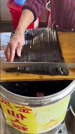 Traditional Grass Jelly Slicing Mastery