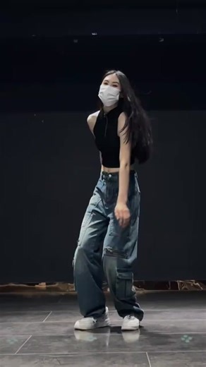 还不快一起嘿喂Go #dance #露腰杀 跳舞穿什么 #SKTEAST #浅跳一下 #hiphop #ootd #每日穿搭 #dancechallenges #流動 #tiktokchallenges #mummm