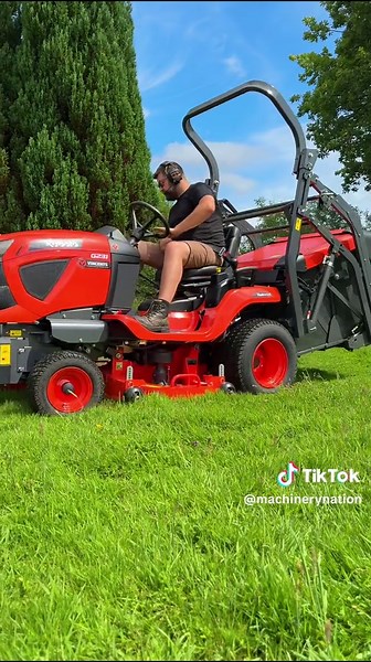 Explore the Kubota G231HD Diesel Ride-On Collector