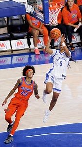 ™️, at it again! @t2live5 is the ONLY player in the country averaging at least 15.0 PPG & 8.0 assists! 🔥 | University of Kentucky Women's Basketball