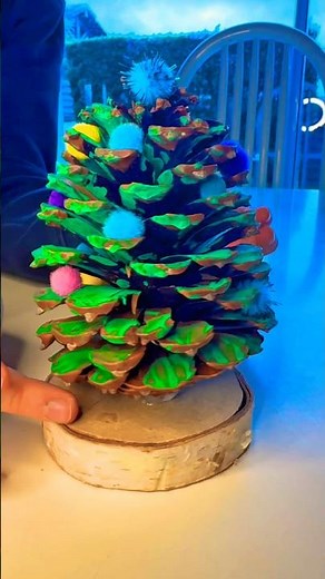DIY Christmas craft tutorial 🎅 Pine cone tree 🌲 ✨💫 Easy decoration for kids