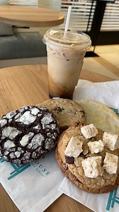 1.9M views · 1.1K reactions | A COOKIE BAR in Walt Disney World!✨ How exciting is this?! Summer House on the Lake officially opened in Disney Springs today and alongside the restaurant is this NEW Cookie Bar!拾 Head to MickeyBlog.com for more details!✨ | MickeyBlog.com | Facebook