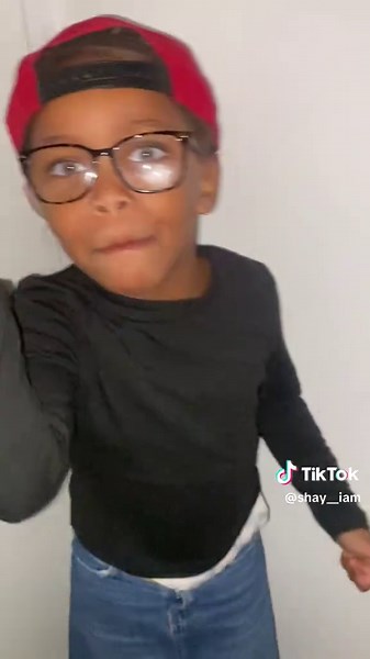 Les raps humoristiques d'une petite fille de 5 ans