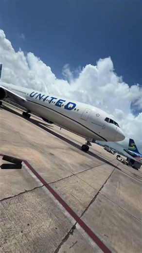 United Airlines Boeing 767 TeamUA Departure from San Juan | UA 767 on Airport