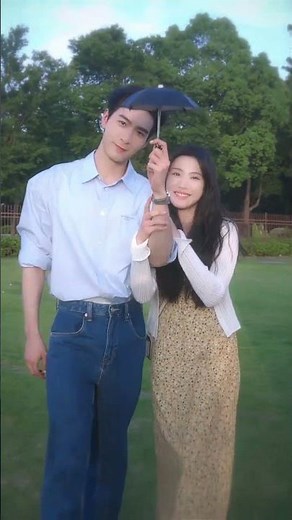 Under one umbrella, it’s always you 😍#LoveBetweenLines #轧戏 | iQIYI Malaysia