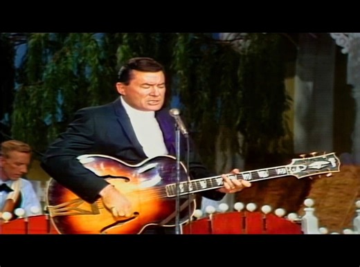 Don Gibson 1958 – Oh Lonesome Me...🎉 Click to play full song: https://bestoldsongs.timelesstracks.org/don-gibson-1958-oh-lonesome-me/?utm_source=facebook&utm_medium=hreel&utm_campaign=bestoldsongsforeveryone | Best Old Songs For Everyone