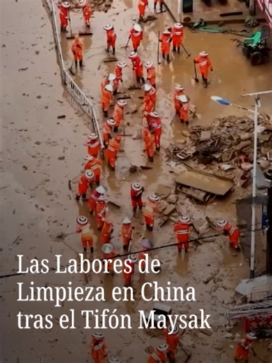 Las labores de limpieza continúan en Nanning, en el sur de China, tras el paso de la tormenta tropical Maysak, que dejó al menos 39 muertos y provocó inundaciones que obligaron a evacuar a unas 130 mil personas. Equipos de emergencia y residentes trabajan para retirar lodo y escombros, mientras las autoridades distribuyen ayuda y buscan restablecer los servicios básicos en las zonas afectadas. #nmásunivisionviral #china #nanning #emergencia