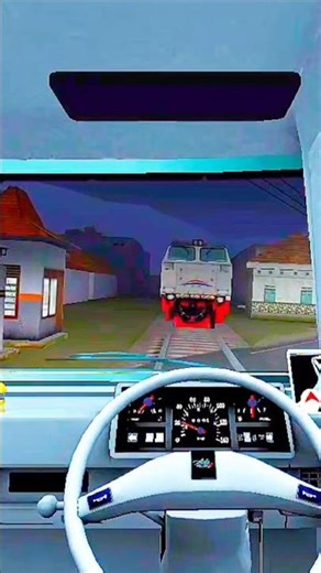 Aksi Nekat Adu Mobil vs Kereta di Rel!