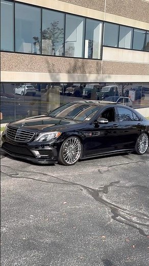 BRABUS MERCEDES S-CLASS IS A SLEEK DAILY DRIVER.