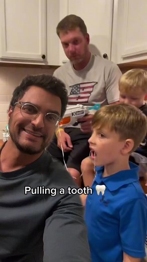 #greenscreenvideo pulled a tooth 🦷 @karisablaire2810 | teeth