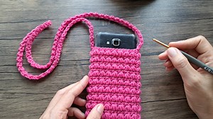 Easy crochet phone bag for beginners #stepbystepcrochet #tutorial #crochetgifts | Crochet & Crafts Therapy