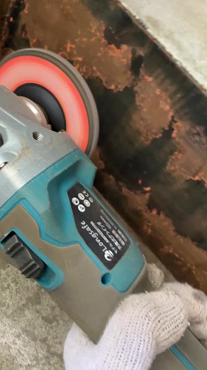 グラインダーを使った錆落としの方法