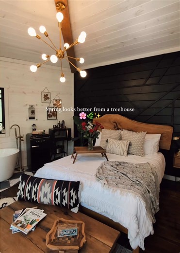 At Wanderlust Treehouse, spring feels softer…coffee on the deck, showers surrounded by nature, and golden hour filtering through the branches. 🌞 It’s the season for unplugging, resetting, and soaking up every peaceful moment above the ground. Your spring escape is waiting. 🌷🌲 🎥: @StayWanderLove #SpringGetaway #TreehouseStay #AlabamaTravel #CabinInTheWoods #SlowWeekend