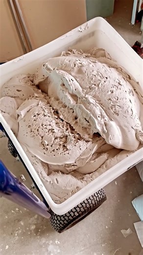 125K views · 850 reactions | The Graco TEXSPRAY T-MAX is the ideal companion for plastering walls and ceilings.  It's easy to transport and manoeuvre, and has unseen productivity for a machine its size.  Find out more about the Graco TEXSPRAY T-MAX on: https://www.graco.com/gb/en/contractor/products/drywall-finishing-interior-texture/interior-texture-sprayers/texspray-t-max.html  Busz Remonty | Graco Contractor Equipment - EMEA | Facebook