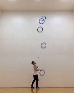 7 balls/5 clubs/6 rings Credit: Josh Horton - Juggler | SPORTbible