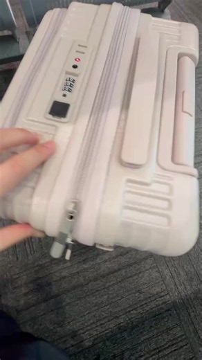 フロントオープン＆USB付きキャリーバッグ｜機内持ち込みS〜Mサイズ