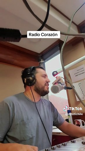 Diversión en vivo en Radio Corazón: Comentarios, Saludos y Alegría