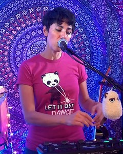 Award-winning Latin pop songstress Gina Chavez used a looping station to create a beautiful rendition of "This Little Light of Mine." ☀️ Check out the full concert! https://www.lincolncenter.org/lincoln-center-at-home/show/gina-chavez-281 | Lincoln Center