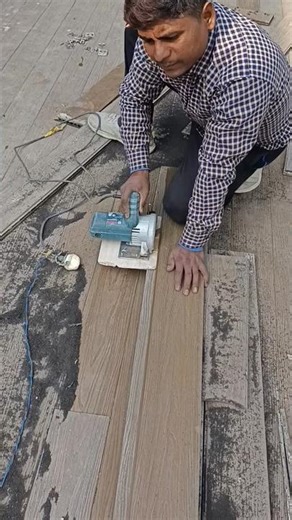 अरे मै करप़ेंटर हु। भले कटर न चला ना आता हो #shorts #carpenterwork #wpc #wpcboard #trending #viral