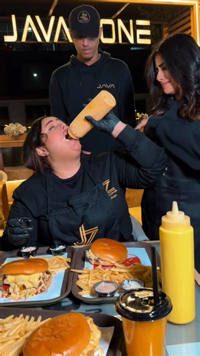 JAVA Drinks & Burger on Instagram‎: "جافا قادر يداوي جروح قلبك🍔😅 #java_luxor #الاقصر #javazone #luxor #fast_food #drinks"‎