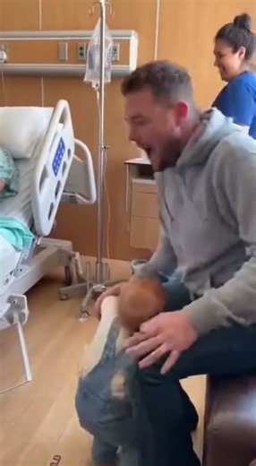 A SPIDER Appeared… Toddlers SCREAMED and ATTACKED DAD 😱😂#ToddlerPanic #SpiderSurprise #FunnyKids