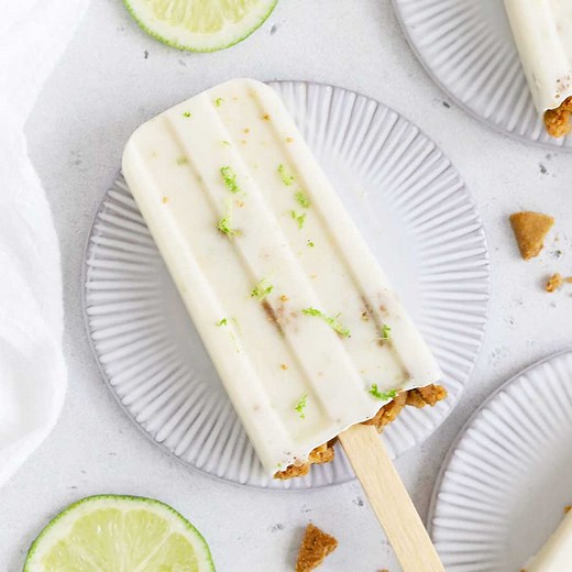 Key Lime Pie Popsicles – These creamy lime popsicles taste like a slice of your favorite key lime pie! Made from healthy ingredients, they’re the perfect summer treat! (Gluten-Free & Vegan-Friendly) GET THE FULL RECIPE OUR FAVORITE POPSICLE MOLD MORE FLAVORS TO TRY HERE: https://www.onelovelylife.com/key-lime-pie-popsicles/ | One Lovely Life