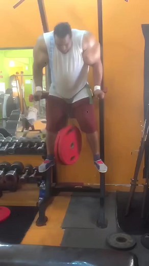 812K views · 7.1K reactions | strongest corners of chest #mostafa_elzohary #strong #body_building #exercises #chest #مصطفى_الزهيرى #bodybuildingmotivation | Mostafa Elzohary | Facebook