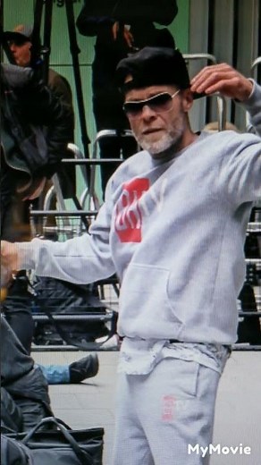 BRIAN HARVEY (E17) protests outside PRINCE HARRY'S court case #brianharvey #princeharry