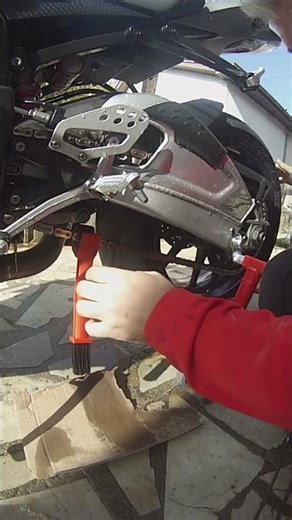 How to properly clean you motorcycle chain