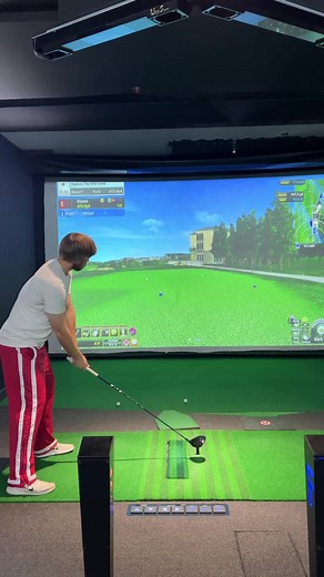 247K views · 929 reactions | Last 2 holes at St Andrews today on the sim. Finished at -8 (64): Brandon Wolak #golfsimulator | The Swing Library | Facebook