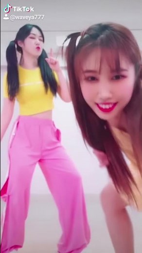 TikTok Dance SEVENTEEN (세븐틴) Left & Right challenge Waveya 웨이브야