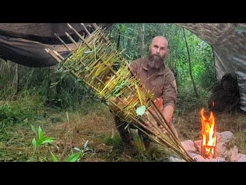 Primitive Fish Trap - Survival Catch and Cook - Bushcraft Hammock Camping