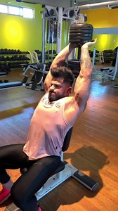 BICEPS TRÍCEPS day💪🏻🥳. Rutina⬇️: 🔸Biserie 1- curl 21 biceps/extensión triceps en cuerda. 4 series. 🔸Biserie 2- predicador mancuernas/copa ambas manos. 4x12 🔸Biserie 3- curl bicep en polea cuerda/press francés barra Z. 4x15 | Rob Franzoni - IFBB PRO