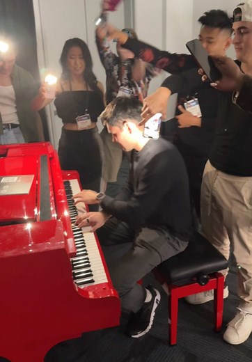 7 pianists play Runaway, in order: @destioco @Royce Martin @NGXB @David Snyder @Janet Noh @Omar valenzuela C: Kawai pianos