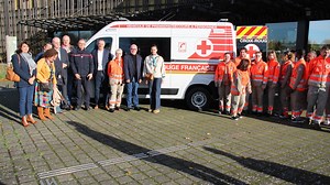 Une ambulance neuve, cadeau historique pour la Croix-Rouge de Saint-Omer