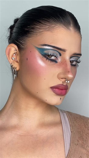 Colorful Blue Makeup Tutorial: Beauty & Care Inspiration