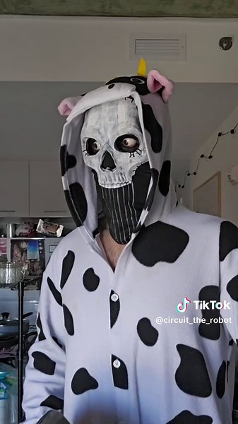 Enjoy a Healthy Dose of Prolonged Eye Contact with Call of Duty Ghost Cosplay