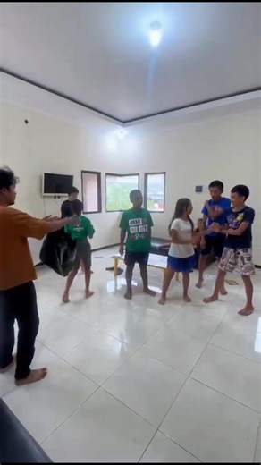 Terima kasih bagi adik-adik yang sudah berantusias mengikuti kegiatan pembelajaran🥳. Semoga kita bisa terus bersemangat sampai akhir program Bright Future Initiatives. Yuk kita dukung bersama aktivitas adik-adik dengan berdonasi sampah plastik kalian👌🏻 #sampahmujadiilmu #belajargratis #belajarbareng #pantiasuhan #yatimpiatu