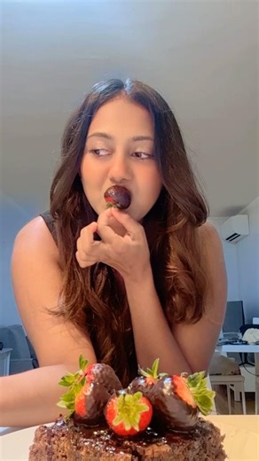 Signs to bake in weekend… #shortsfeed #viral #cake #chocolatecake #bake