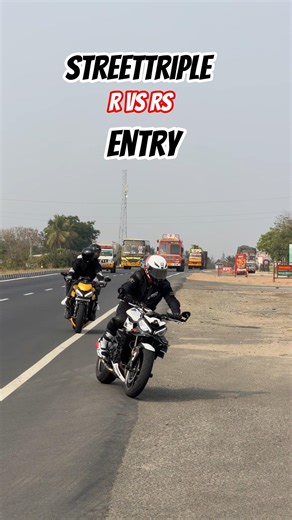 Downshift Roar 🔥 Street Triple 765 R & RS | Inline-3 Sound #shorts #ytshorts #youtubeshorts